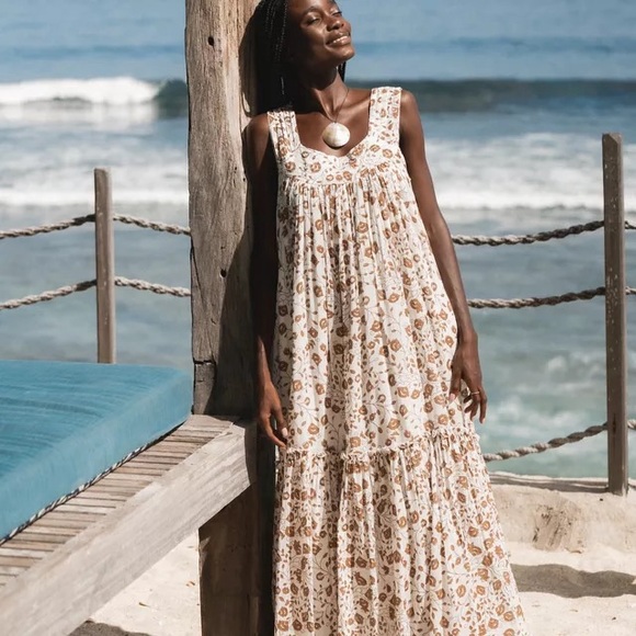 Daughters of India Lopa Maxi Dress Cream & Gold Floral Size Medium - Picture 2 of 9